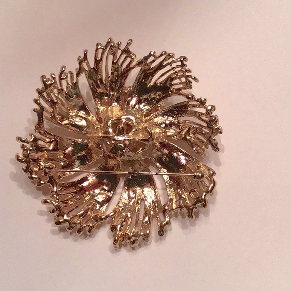 New Goldtone Brooch, 3 1/2” overall. - Picture 4 of 4